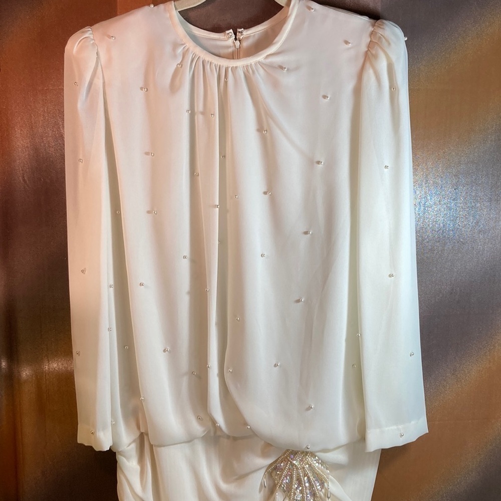 Size L formal mother of the bride dress. Cream “Patra”‎ 40” chest. 40” waist. B2